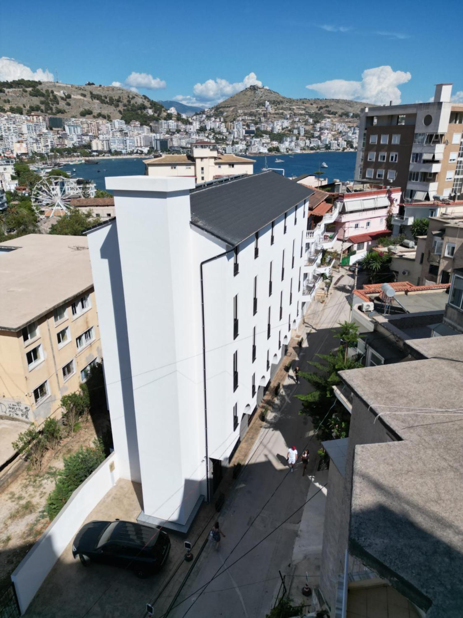 Niklas Boutique Sarande